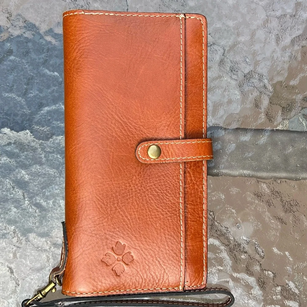 Patricia Nash Tan Leather Clutch with Brass Accents - Picture 2 of 8